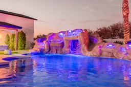 HÓZHÓ | Pool, Slide, Hot Tub, Fire Pit & Theatre - Image 2