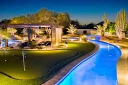 HÓZHÓ | Lazy River, Golf Sim, Pickleball & Bowling - Image 5