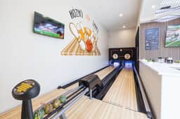 HÓZHÓ | Pool, Bowling, Swim-up Bar, BBQ & Hot Tub - Image 2