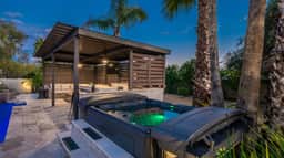 HÓZHÓ | Pool, Waterslide, Hot Tub & Putting Green - Image 3