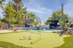 HÓZHÓ | Pool, Hot Tub, Billiards & Putting Green - Image 2