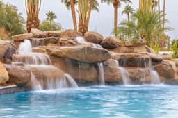 HÓZHÓ | Lazy River Pool, Swim-Up Bar & Hot Tub - Image 2