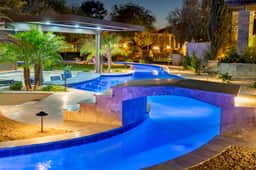 HÓZHÓ | Lazy River, Pickleball, Golf Sim & Sauna - Image 5
