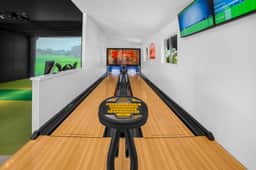HÓZHÓ | Lazy River, Pickleball, Golf Sim & Sauna - Image 4