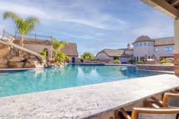 HÓZHÓ | Pool Slides, Lazy River & Pickleball - Image 3