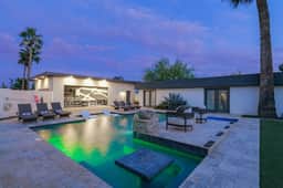 Golf Simulator, Pool, Hot Tub & Putting Green - Image 4
