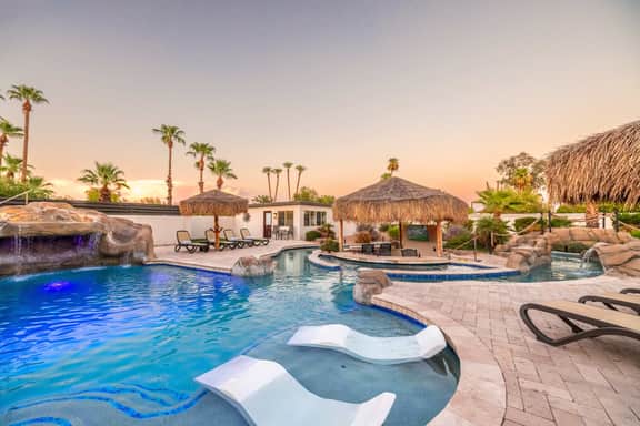 HÓZHÓ | Lazy River, Pool, Hot Tub & Pickleball - Image 2