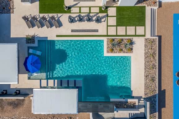 HÓZHÓ | Pool, Waterslide, Theatre & Pickleball - Image 5