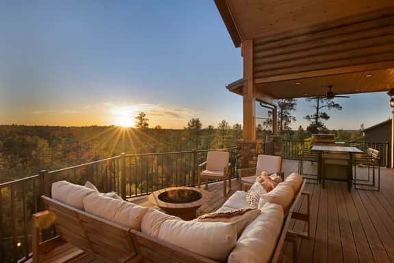 HÓZHÓ | White Mountains Cabin | Hot Tub and Arcade - Image 2
