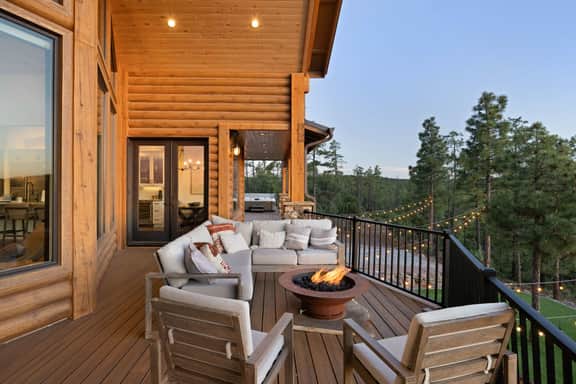 HÓZHÓ | White Mountains Cabin | Hot Tub and Arcade - Image 3