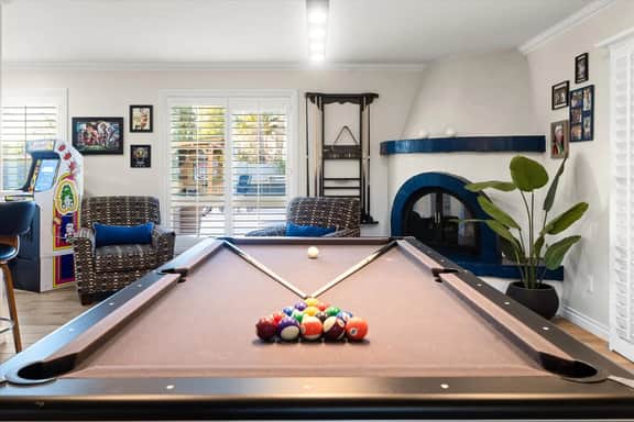 HÓZHÓ | Putting Green, Heated Pool & Arcade Games - Image 3