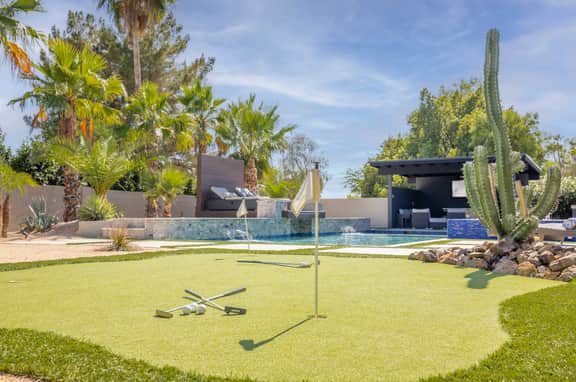 HÓZHÓ | Pool, Hot Tub, Billiards & Putting Green - Image 2