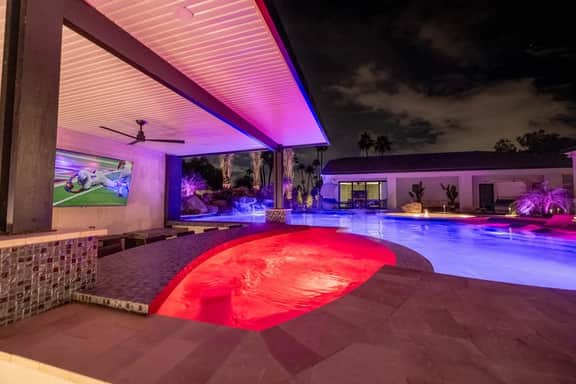 HÓZHÓ | Lazy River Pool, Swim-Up Bar & Hot Tub - Image 3