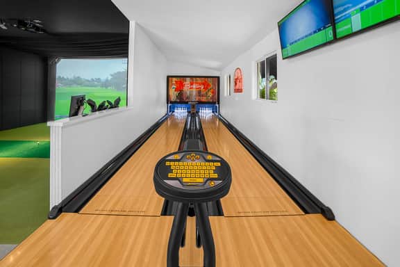 HÓZHÓ | Lazy River, Pickleball, Golf Sim & Sauna - Image 4