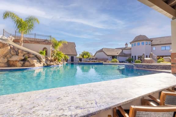 HÓZHÓ | Pool Slides, Lazy River & Pickleball - Image 3