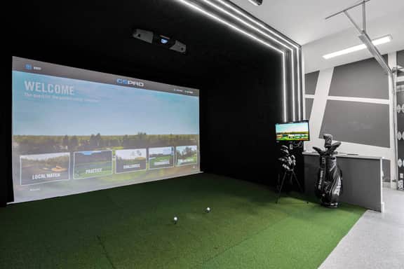 Golf Simulator, Pool, Hot Tub & Putting Green - Image 3