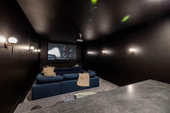 HÓZHÓ | Golf Sim, Theatre, Hot Tub & Pool Slide - Image 5