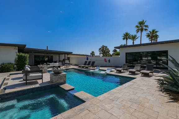 Golf Simulator, Pool, Hot Tub & Putting Green - Image 1